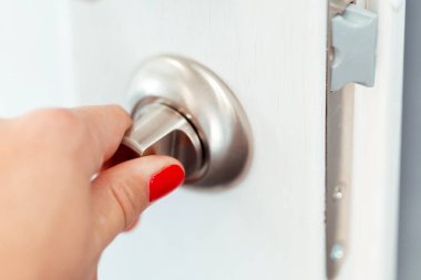 El açık kapı kapat 