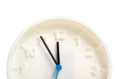 Beyaz yuvarlak office saati 