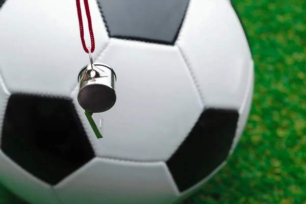 Футбольный Мяч Свистком Вид Спереди — стоковое фото