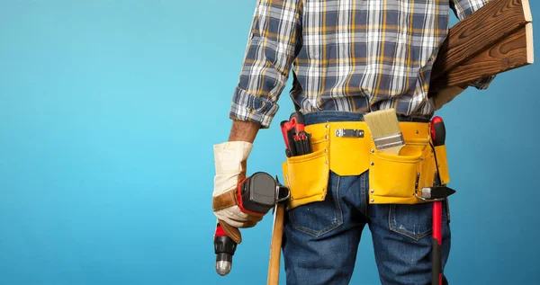 Manliga Byggnadsarbetare Med Verktyg — Stockfoto