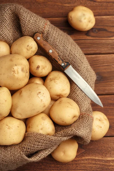 Pilha Batatas Tábuas Madeira — Fotografia de Stock