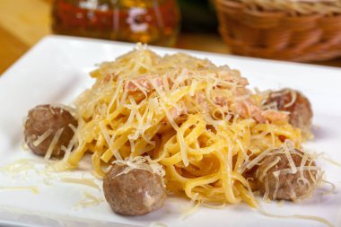 Spagetti makarna köfte arka plan üzerinde ile yakın çekim
