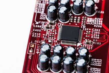 Kırmızı bilgisayar çipi yakın çekim