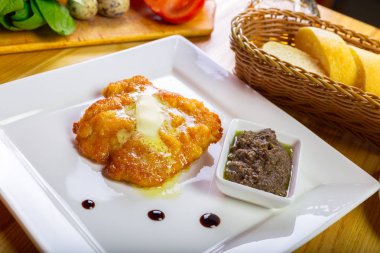 Alman şnitzel, görünümü kadar yakın