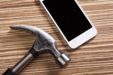 Telefon ekran için çekiçle vurmak