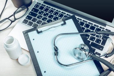 Stetoskop laptop, yakından görmek