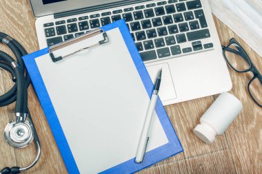 Stetoskop laptop, yakından görmek