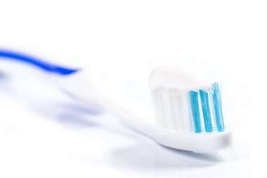 diş fırçası ışık arka plan üzerinde görmek 