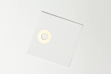 etiket üzerinde beyaz izole