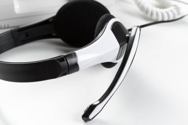 Merkezi Destek kavramı ara. klavye bilgisayar dizüstü bilgisayarda kulaklık