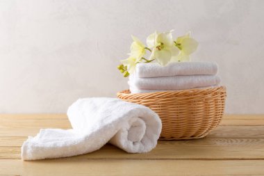 çiçek ile rulo havlu