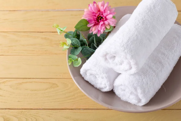 towels roll with flower