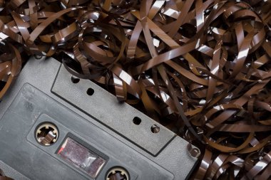 Kaset çekmece bandı ile