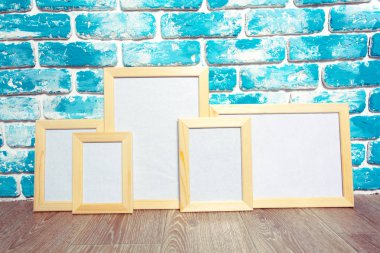 Duvardaki resim çerçevesi