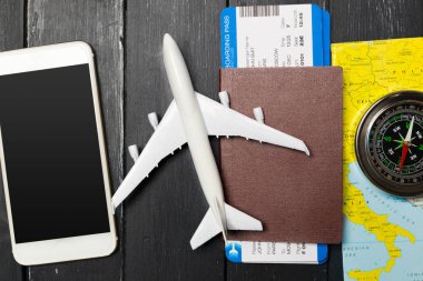 Ahşap arka plan nesnelerinde seyahat