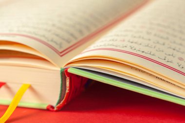 Kuran - Müslümanların kutsal kitabı