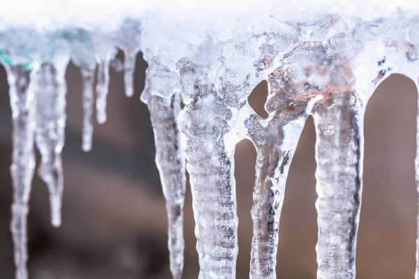 Schöne Glänzende Transparente Eiszapfen — Stockfoto