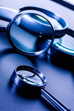 karanlık yüzeyi Büyüteç closeup