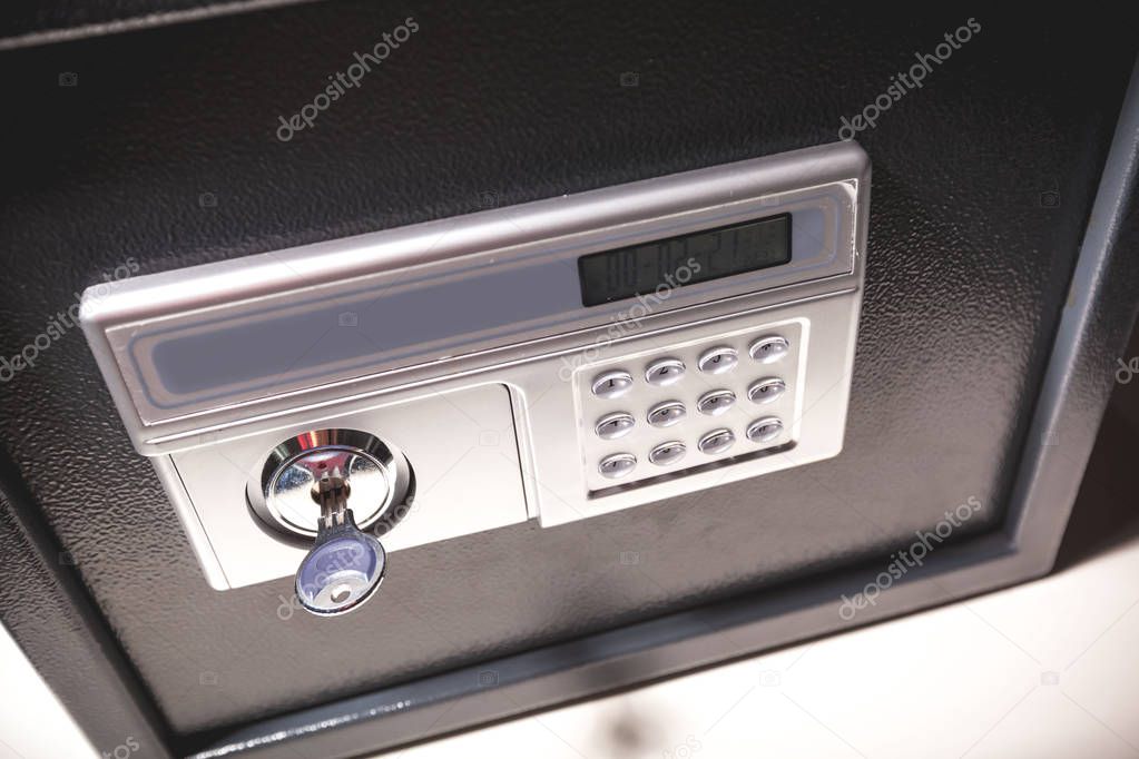 Safe box with electronic lock