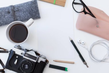 Tasarımcı masasında nesnelerin yakın çekim