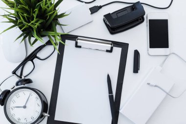 Ofis, banka donatımı alay