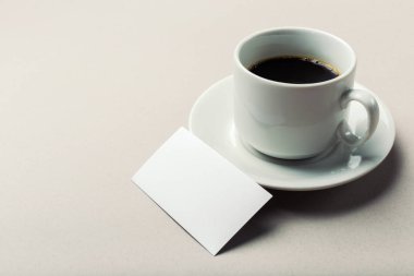 Kahve fincanı ile yer ile boş kartı