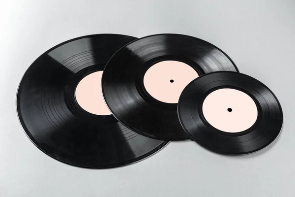 Vinyl Auf Grauem Hintergrund — Stockfoto