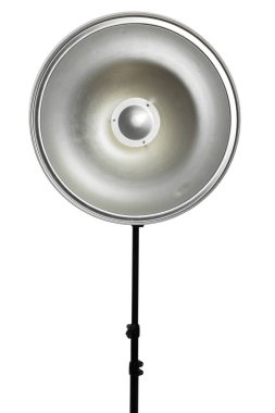 Stüdyo ışıklandırması beyaz arkaplanda izole edildi 