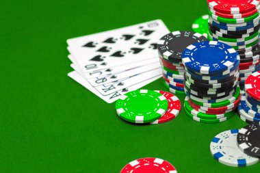 Tablo renkli poker fişleri