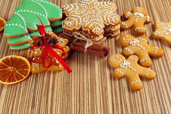 Galletas Navidad Sobre Fondo Madera —  Fotos de Stock