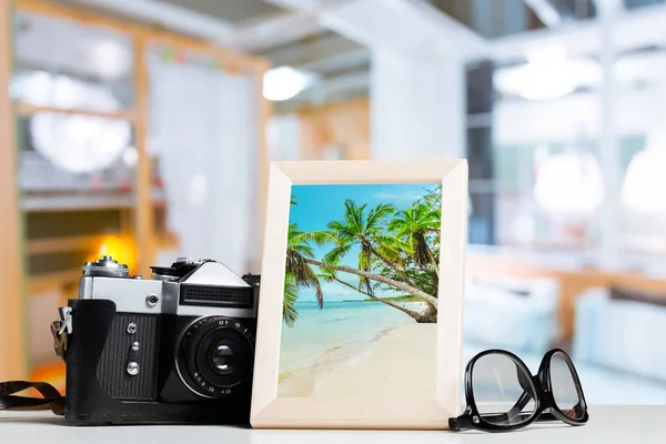 picture frame with camera and glasses