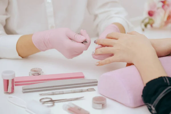 Manicura Hace Manicura Vista Cerca —  Fotos de Stock