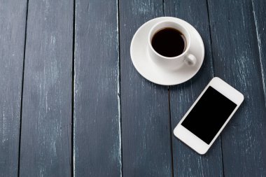 Ahşap arka plan akıllı telefon