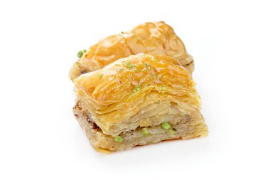 Beyaz arka plan üzerinde izole Türk tatlılar