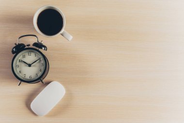 Kahve ile çalar saat ahşap tablo