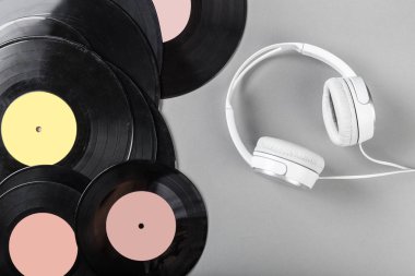 gri arka plan üzerinde Vintage Vinil