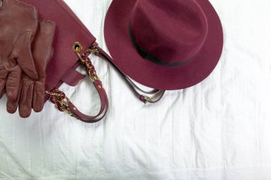 Arka planda, modern genç bayan için temel uygulamaları kapat