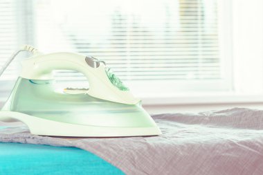 Elektrik demir ve gemide gömlek