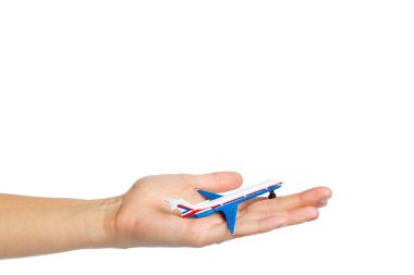 uçak oyuncak model beyaz arka plan üzerinde izole tutan el