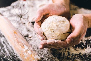 Ellerin hamuru yoğurdu.