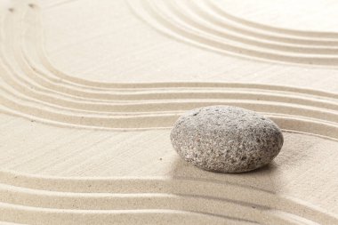 Japon Bahçe zen stone kum üzerinde