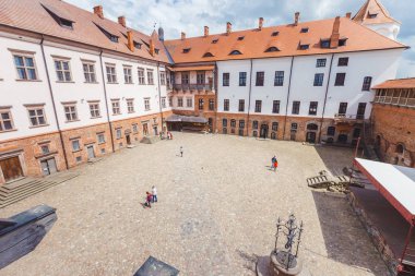 Cephe görünümü gündüz, Ortaçağ Kalesi 