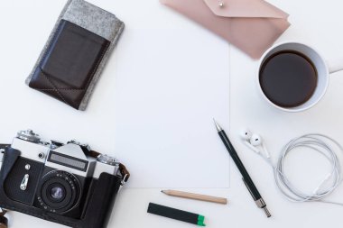 Tasarımcı masasında nesnelerin yakın çekim