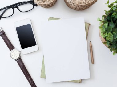 Tasarımcı masasında nesnelerin yakın çekim