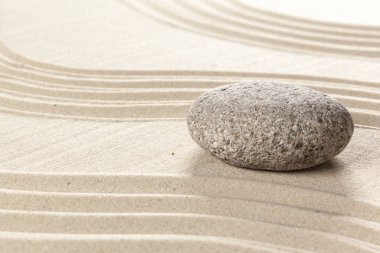 Japon Bahçe zen stone kum üzerinde
