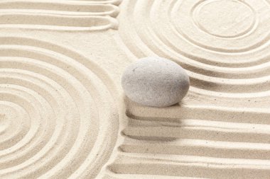 Japon Bahçe zen stone kum üzerinde