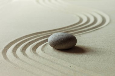 Japon Bahçe zen stone kum üzerinde