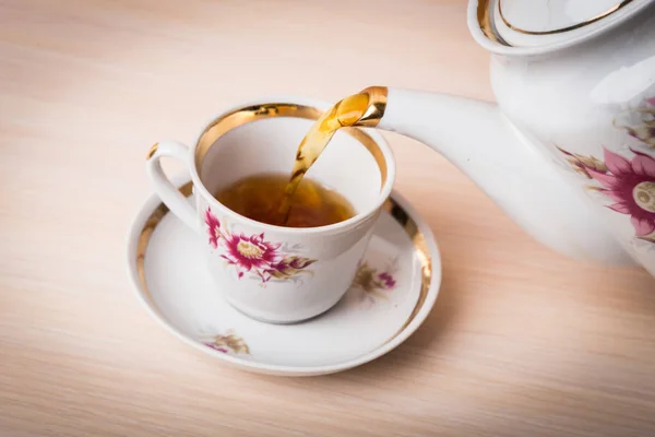 Old Style Porcelain Kettle Pouring Tea Jug Cup Tea — Stock Photo, Image