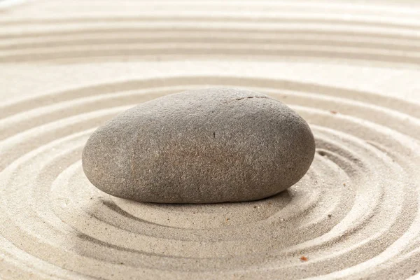 日本庭園禅石砂の上 — ストック写真