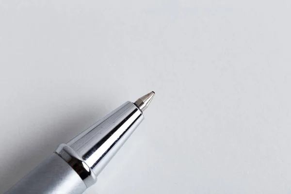 Κοντινό Πλάνο Του Στυλό Πάνω Λευκό Φόντο — Φωτογραφία Αρχείου